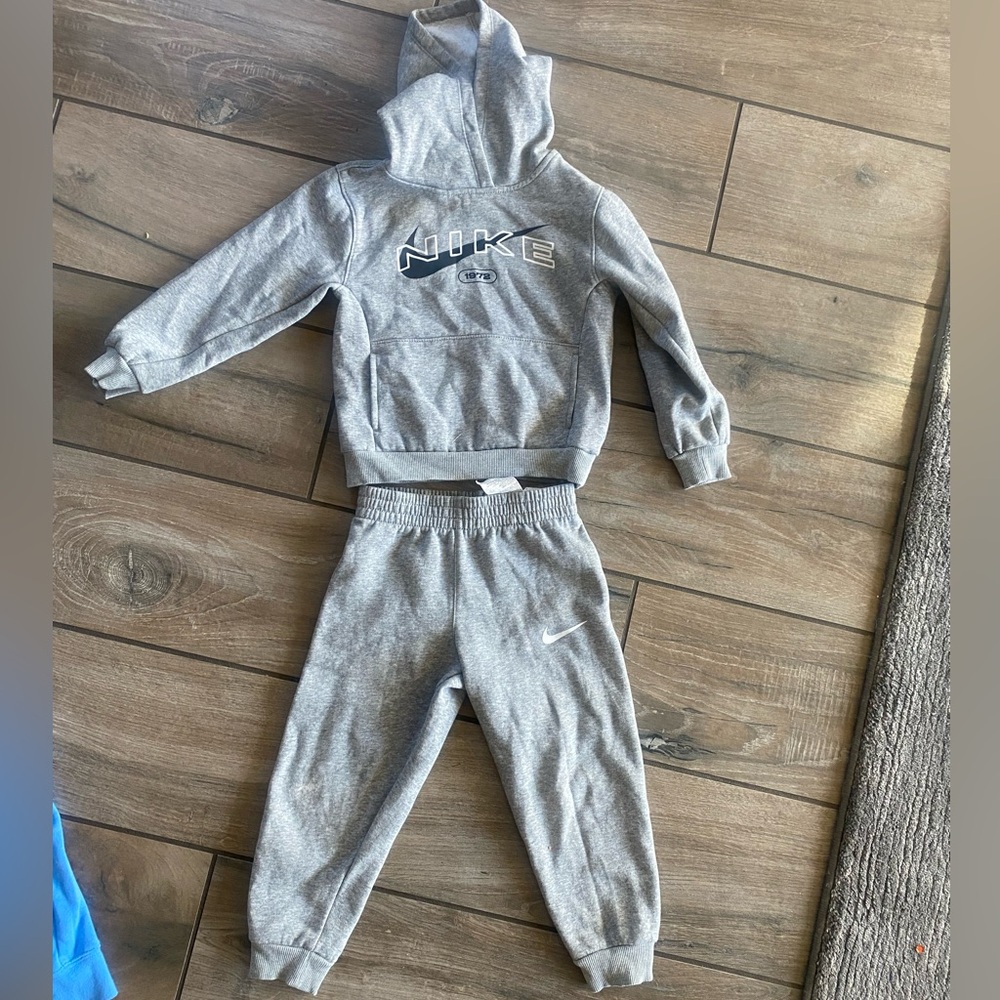 Boys Nike Sweatsuit